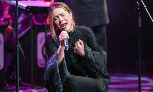 Kakav trenutak: Zvijezdu 'Kumova' na pozornici ponijele emocije