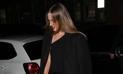 Margot Robbie zablistala u najelegantnijoj haljini blagdanske sezone