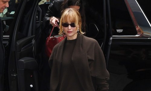 Zaboravite na crne modele: Smeđi puloveri ove zime uvjerljivo dominiraju