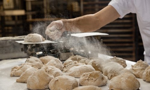 Zašto je kruh i dalje kralj stola? Psihologija hrane koju realno - svi volimo