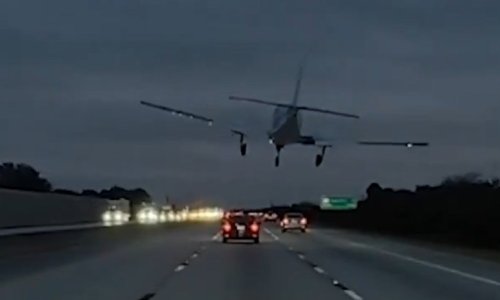 VIDEO Avion na Floridi sletio na automobil, sve su snimile kamere