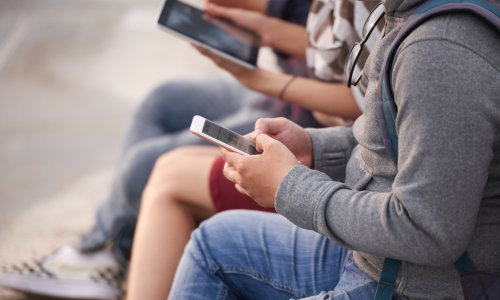 Prošlo je godinu dana od zabrane mobitela u školama na Novom Zelandu. Rezultati su iznenadili