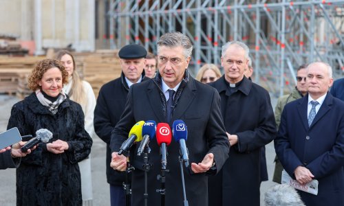Premijer Plenković komentirao peticiju da se molitelji uklone s gradskih trgova: 'Imam poruku za sve'
