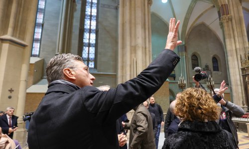 [FOTO] Plenković obišao obnovljenu unutrašnjost zagrebačke katedrale