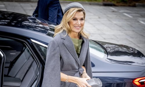 Elegantna kraljica ne odustaje od svog omiljenog modnog dodatka