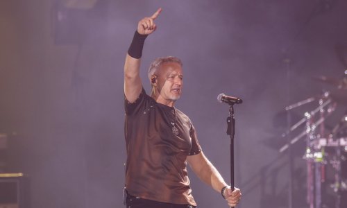 Thompson podijelio prizore s koncerta u Zadru,  na ove pjesme publika se digla na noge