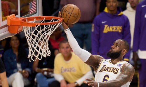 LeBron James poludio na suce, a onda u šokantnoj završnici odveo Lakerse do pobjede