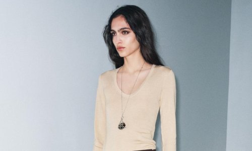 Svi su se pomamili za ovom Zarinom suknjom: Laska svakoj figuri, a nosi se i uz pulovere