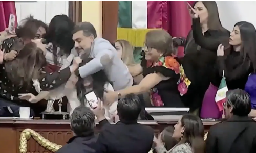 [VIDEO] Kaos u kongresu Mexico Citya: Zastupnice se udarale, vukle za kosu i gurale