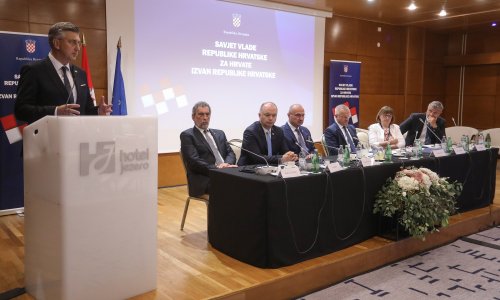 Ured za Hrvate dodjeljuje dvije tisuće stipendija, poznato tko ostvaruje pravo