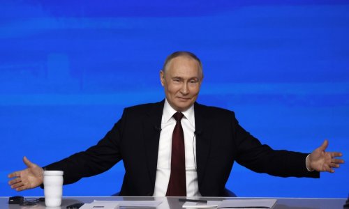 U Putinovom obraćanju osvanule provokativne poruke: 'Vladimiroviću, može piće?'