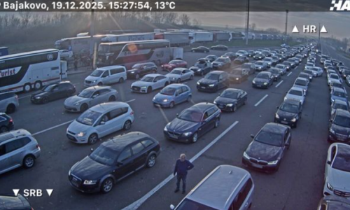 Ogromne gužve na cestama: Na Bajakovu oko osam kilometara