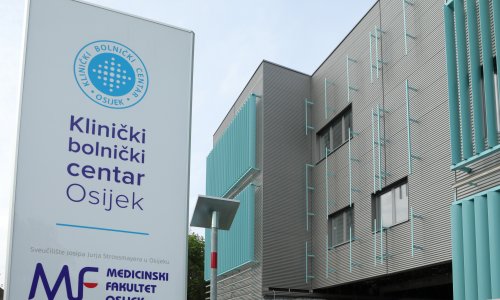 Dječaku eksplodirala petarda u ruci, amputirali mu dva prsta
