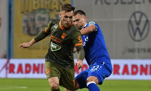 Osijek protiv Slavena traži bijeg s dna SHNL-a, utakmica je počela!