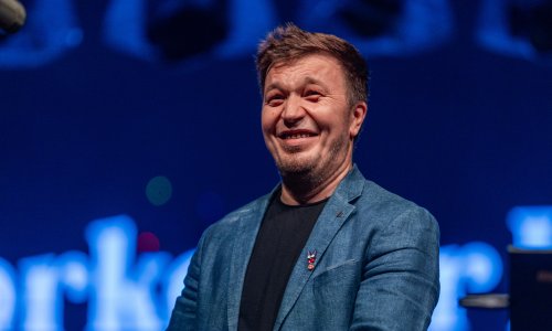 Sjećate li se njegovog prvog imidža? Ovako je Edo Maajka izgledao u ranim danima karijere