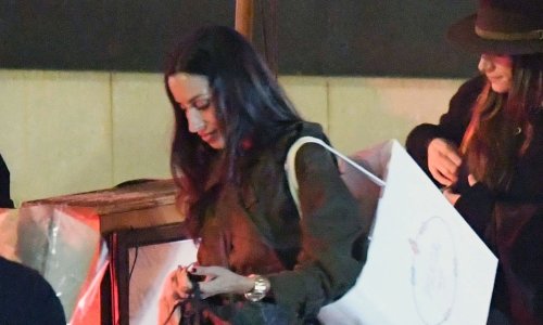 Djevojka Brada Pitta izgleda senzacionalno: Vitke noge, efektna suknja i još bolje cipele