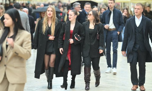 Nema tko se nije prošetao Stradunom na Badnjak, a ovaj stajling svima je hit