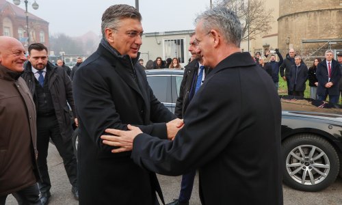 Plenković uputio božićnu čestitku zagrebačkom nadbiskupu: 'Radujemo se polnoćki'
