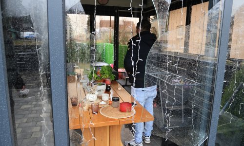 Preko 200 gelera na terasi nakon bačene bombe na kuću: 'Ne znamo što nas čeka kad otvorimo vrata'