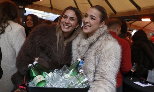 Ni užasno vrijeme nije ih spriječilo: Pogledajte nevjerojatne prizore iz središta Zagreba