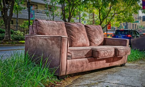 Imate kauč iz sedamdesetih? Američka studija upozorava da je pun opasnih kemikalija