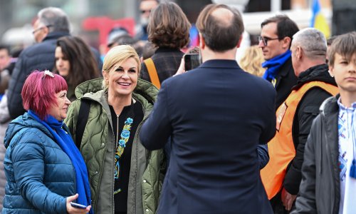 Kolinda Grabar-Kitarović od glave do pete u najpoželjnijoj nijansi ove sezone