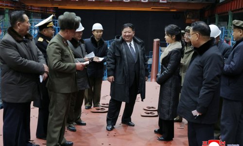 S. Koreja naoružava se do zuba: Kim Jong Un s kćerkom obišao novu podmornicu, nadgledao lansiranje