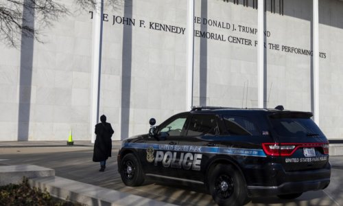 Otkazan božićni jazz koncert u Kennedy centru jer je na zgradu dodano i ime Donalda Trumpa