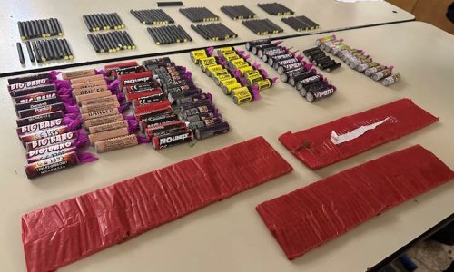 Maloljetnik u Dugavama pao s gomilom pirotehnike, nastradat će - roditelji