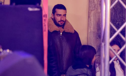 Glavna atrakcija u publici: Šime Elez ne odvaja se od Maje ni kad treba stajati na hladnoći