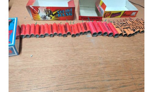 Kod maloljetnika nađene stotine petardi, policija prijavila njegove roditelje