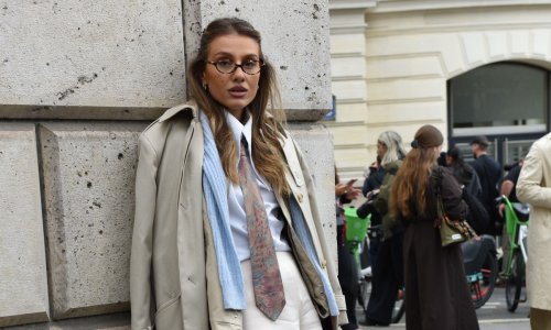 Zaboravite na brušenu kožu: Ova nježna tkanina sada je najpoželjnija na tenisicama