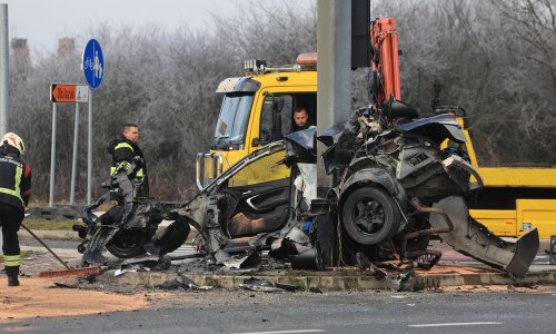 Strašna nesreća u Velikoj Gorici: Sletio s kolnika i naletio na stup, automobil je potpuno smrskan