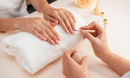 Vladajući trend: Ove četiri boje laka za nokte su najtraženije ove sezone