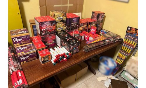 VIDEO Policija mu u kući pronašla čak 23 kilograma pirotehnike