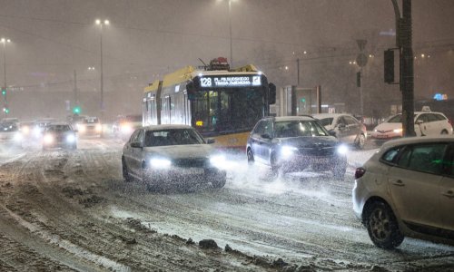 Obilan snijeg u Poljskoj: Kolone automobila duge do 20 kilometara