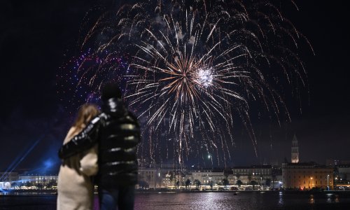 Pogledajte kako je izgledala najluđa noć: Ovako su hrvatski gradovi ušli u novu 2026. godinu