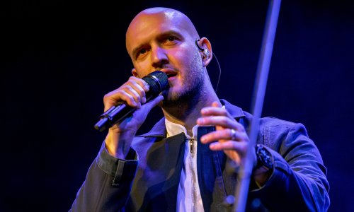 Domaći pjevač pohvalio se sretnom viješću: Točno u ponoć rodila se malena princeza