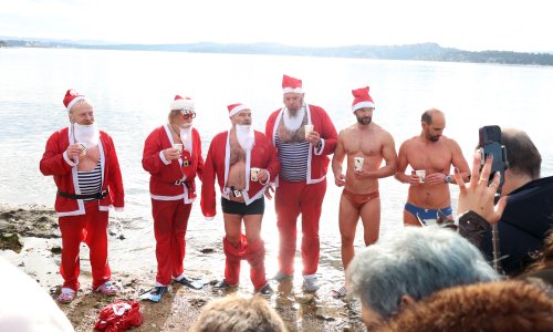 FOTO Pogledajte kako je izgledalo tradicionalno novogodišnje kupanje u četiri hrvatska grada