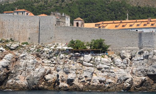 Valovi u more povukli BiH državljanina koji se fotografirao na poznatom dubrovačkom kupalištu