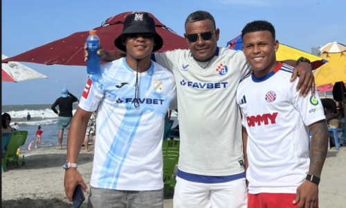 Zvijezda Vukovara pozirala na plaži u Hajdukovom dresu