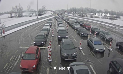 Velike gužve na graničnim prijelazima na ulasku u Hrvatsku iz BiH