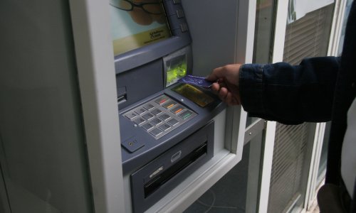 Umirovljenici ljuti: Besplatan račun u bankama politička je podvala, Vlada je sve znala