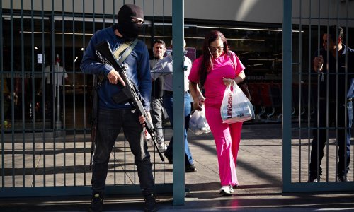 Strah na ulicama Caracasa: Naoružani muškarci zaustavljaju ljude i pregledavaju im mobitele