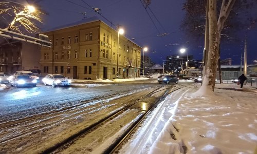 FOTO Zagreb se probudio pod debelim slojem snijega: Evo kakvo je stanje na cesti