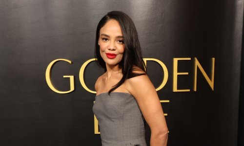 Dugo nismo vidjeli ovako lijepu haljinu u ovoj 'dosadnoj' boji