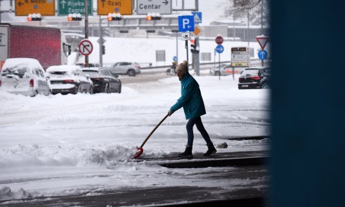 Snijeg okovao dijelove zemlje, što dalje? Poseban oprez potreban je u petak