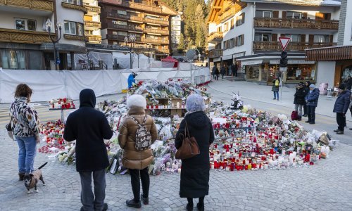 Procurila snimka iz Crans-Montane: Dok su gosti umirali, vlasnica bara bježi s punom blagajnom gotovine?