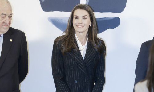 Kraljica Letizia dokazala moć minimalizma u savršenom prugastom odijelu