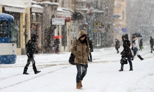 Slavonija okovana ledom, snijeg pada u Dalmaciji